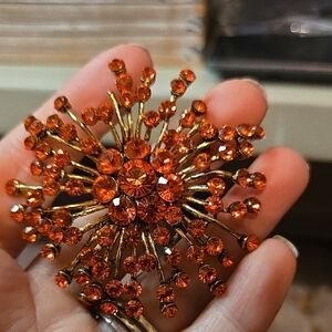 Vintage Elegant Gold and Coral Brooch